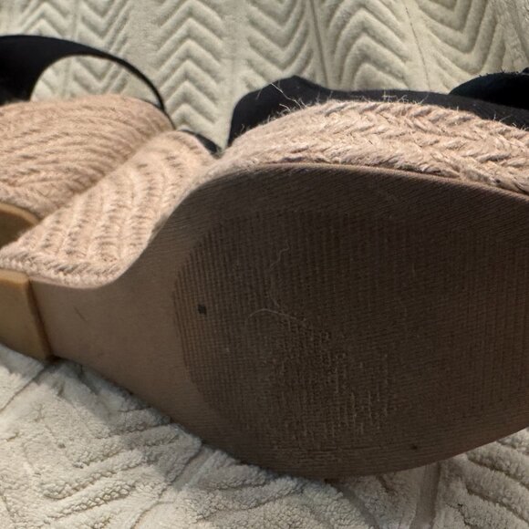 Steve Madden platform sandals, open toe w/ruffle 5" heel, size 8.5 - Picture 7 of 9